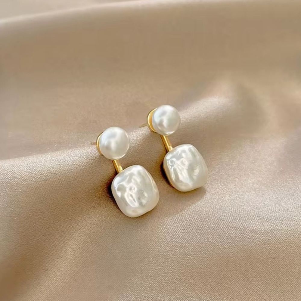 Elegant Gold and Pearl Drop Earrings